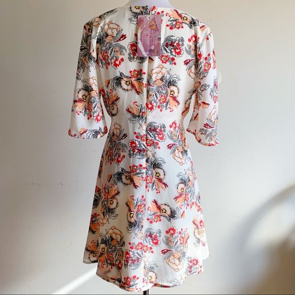 NEW White Red Floral Front Tie Medium Dress - Picture 5 of 6